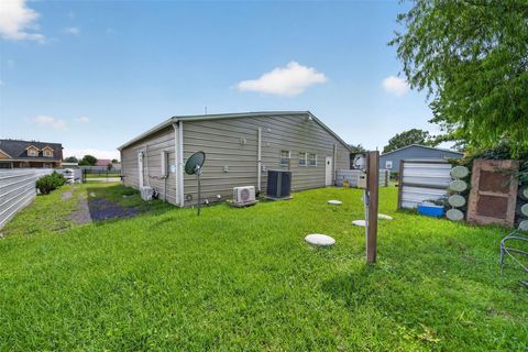 Tiny photo for 2213 Ellis Drive, Rosharon, TX 77583 (MLS # 90415646)