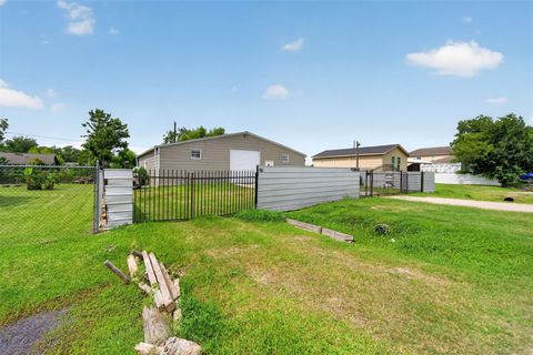 Tiny photo for 2213 Ellis Drive, Rosharon, TX 77583 (MLS # 90415646)