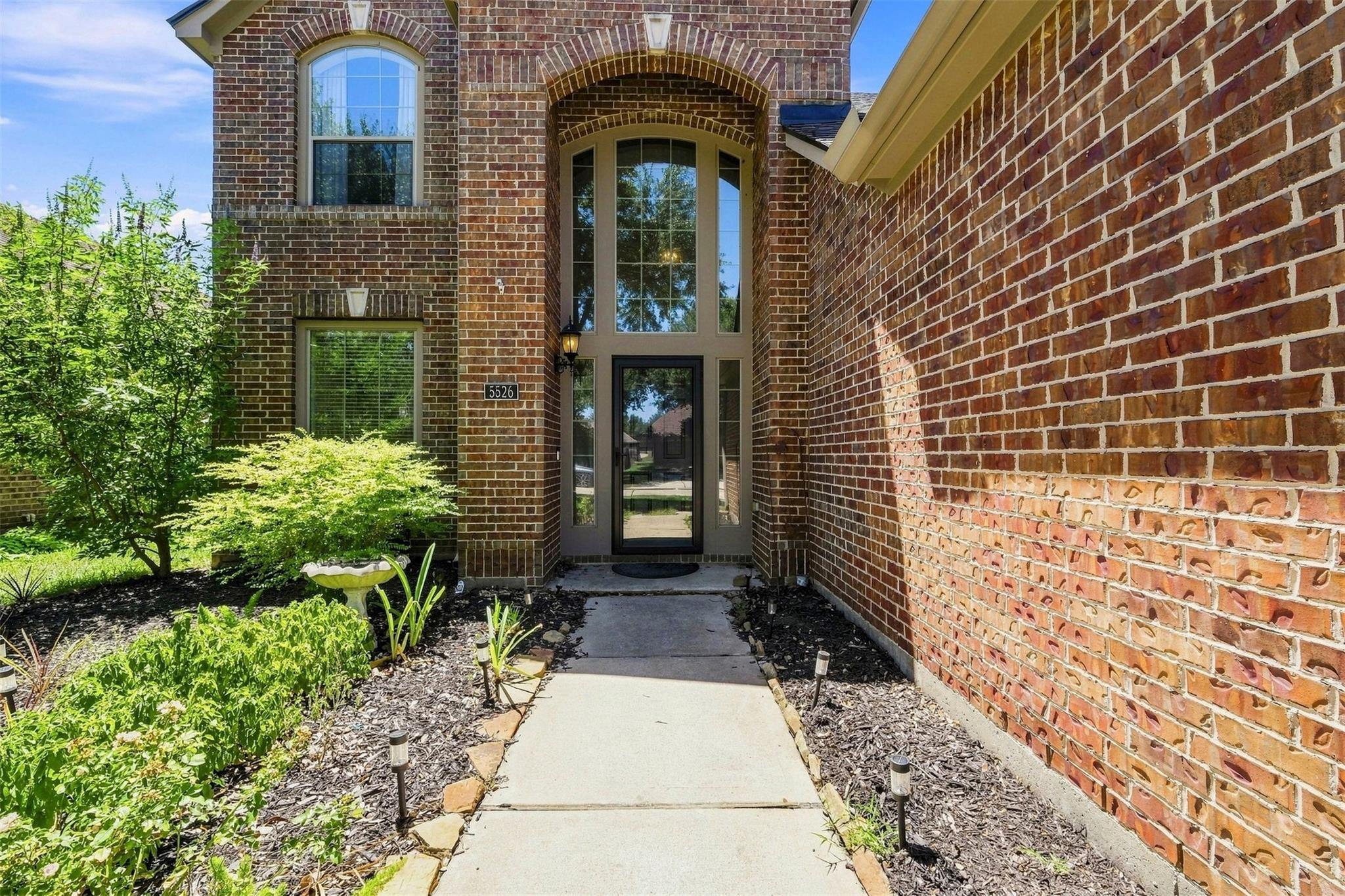5526 Walnut Glen Lane