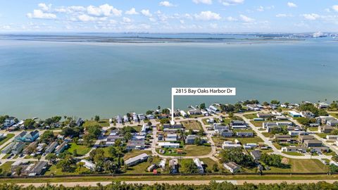 Photo of 2815 Bay Oaks Harbor Drive, Baytown, TX 77523 (MLS # 23771631)