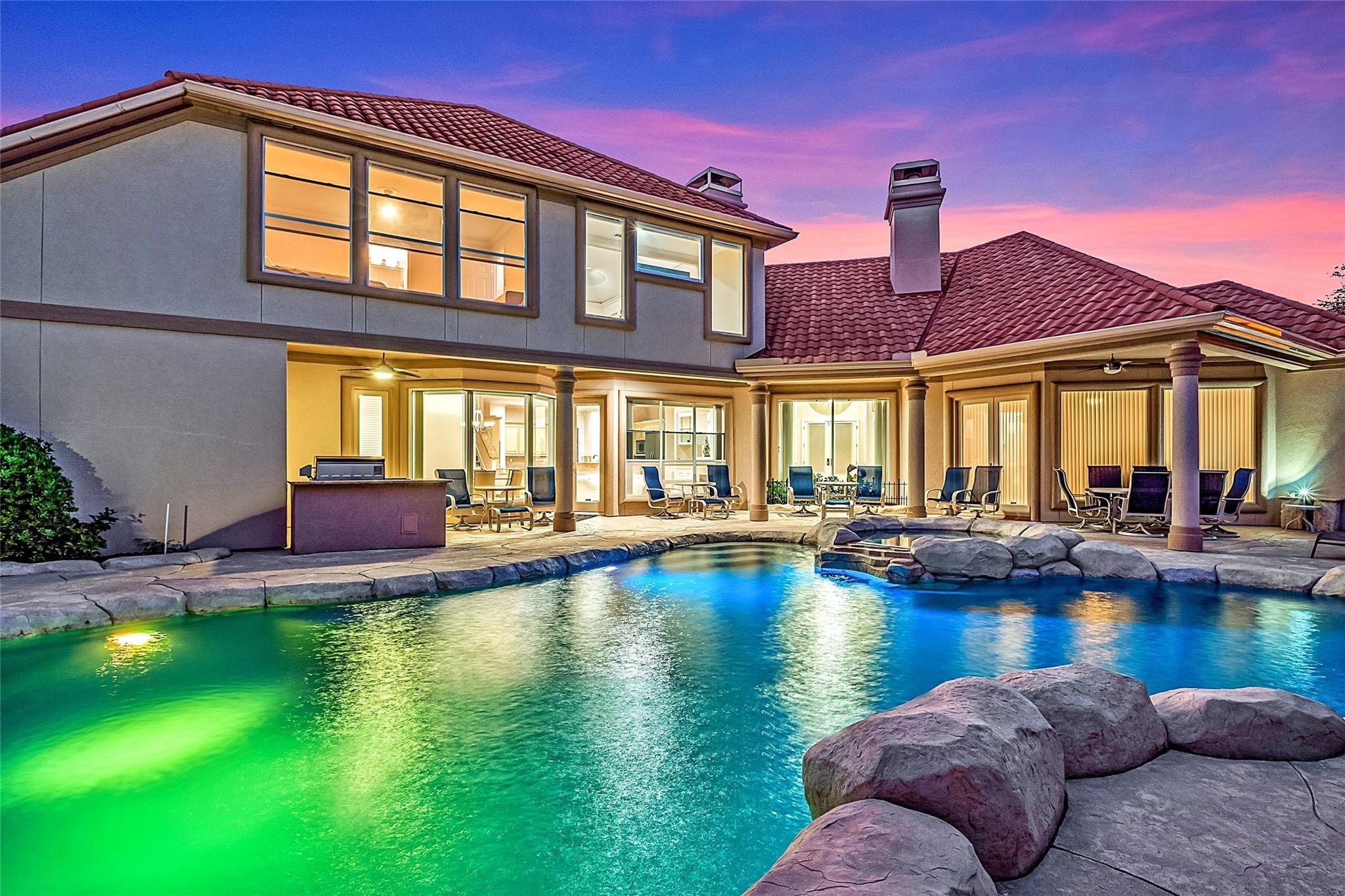10 Lake Mist Court