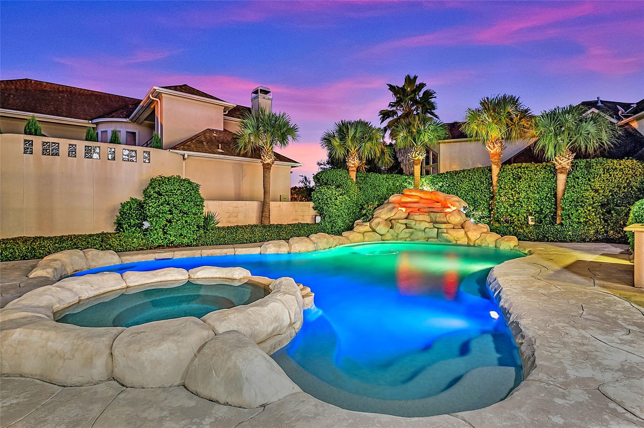 10 Lake Mist Court