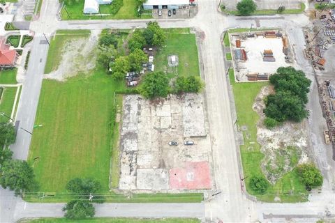 Photo of 840 College Street, Beaumont, TX 77701 (MLS # 77172813) Photo of 840 College Street, Beaumont, TX 77701 (MLS # 77172813)