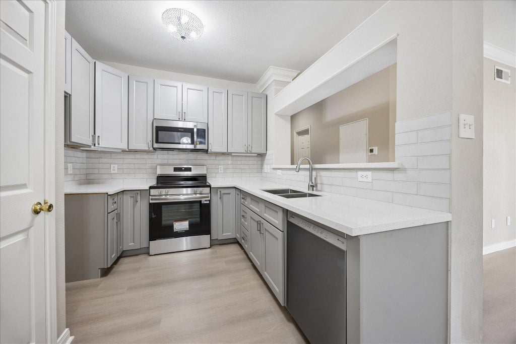 Photo of 3231 Allen Parkway #1216, Houston, TX 77019 (MLS # 66500803)