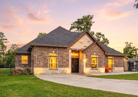 Photo of 23519 Creek Wood Drive, Spring, TX 77389 (MLS # 83059322)