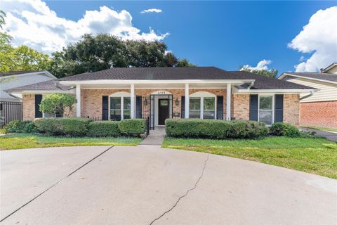 Photo of 6119 S Braeswood Boulevard, Houston, TX 77096 (MLS # 16001217)