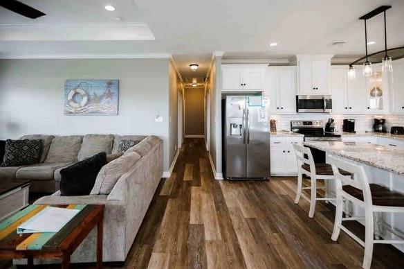 978 Tidelands Drive