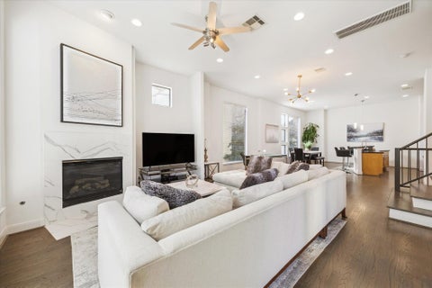 Photo of 902 Roy Street, Houston, TX 77007 (MLS # 36703883)
