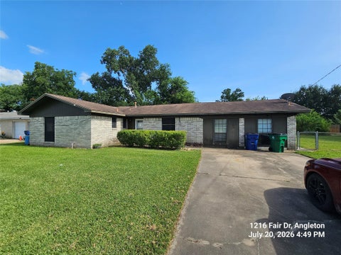 Photo of 1216 Fair Drive, Angleton, TX 77515 (MLS # 97532886)