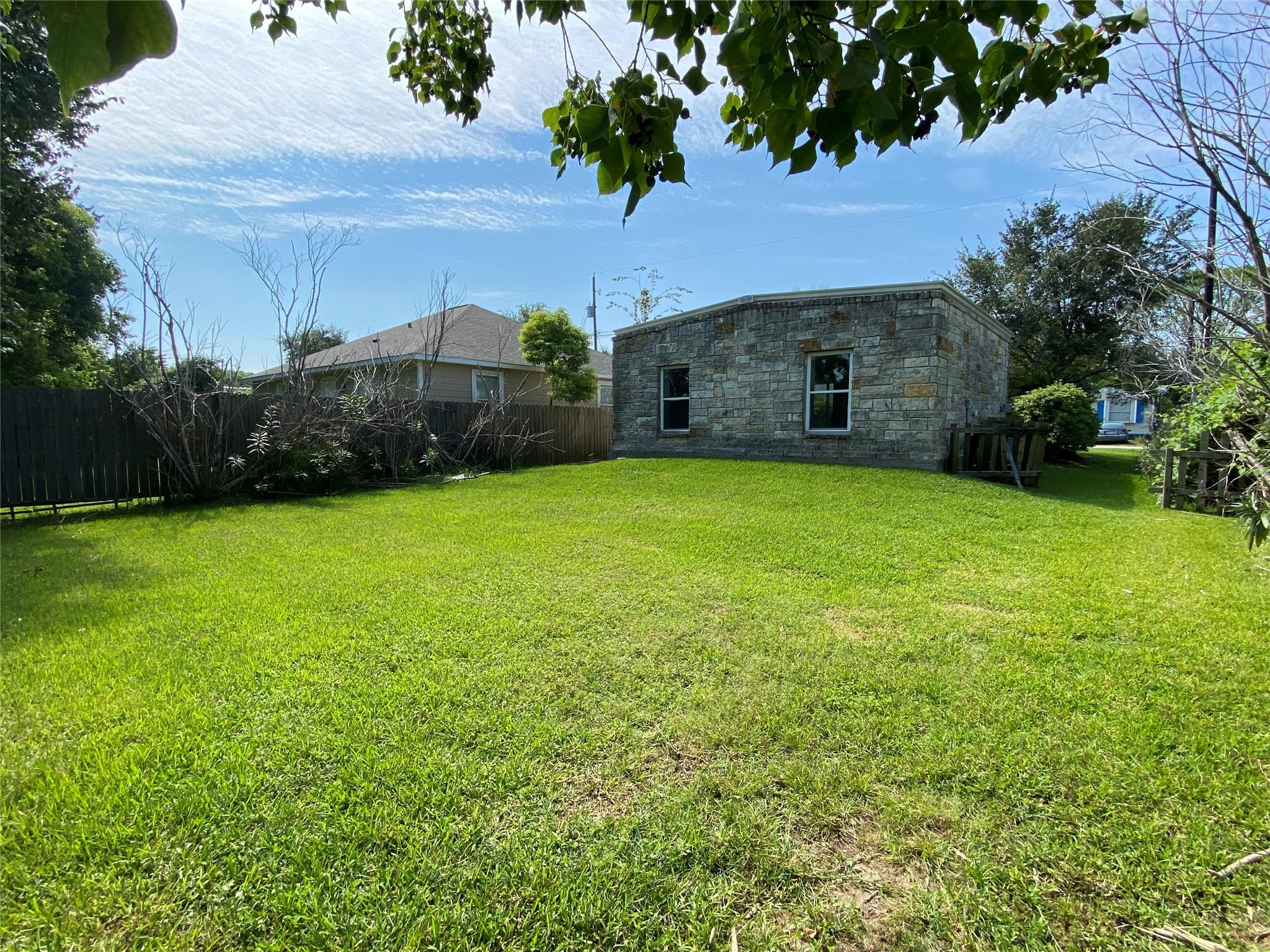 3815 Putnam Drive