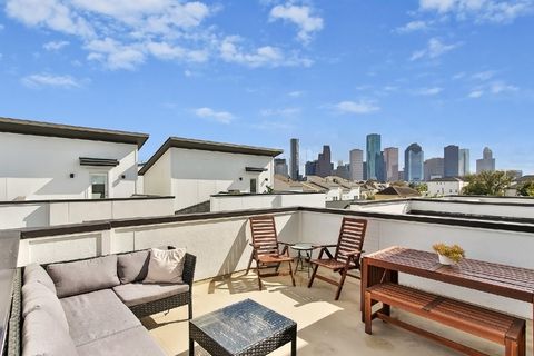 Photo of 1814 Bingham Street, Houston, TX 77007 (MLS # 47904190)