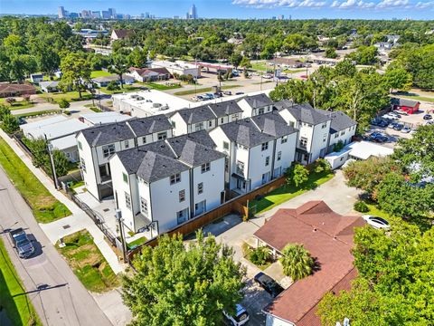 Photo of 1913 Hoskins Drive #D, Houston, TX 77080 (MLS # 66719310)
