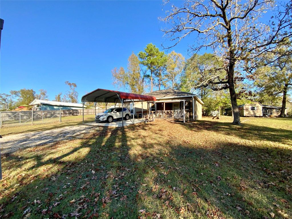 Photo of 934 N Fm 356, Onalaska, TX 77360 (MLS # 43992448)