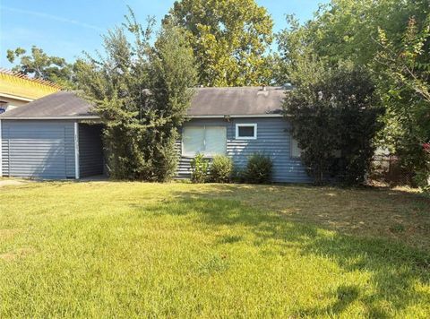 Photo of 4323 Groton Drive, Houston, TX 77047 (MLS # 97238531)