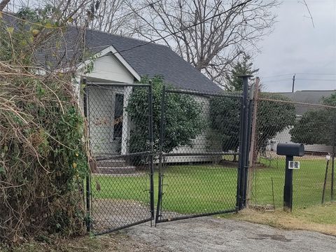 Homes For Sale - 2824 Black Street<br/> Harris County, Houston, TX 77023