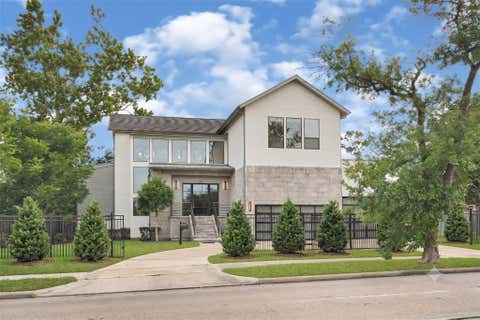Photo of 922 T C Jester Boulevard, Houston, TX 77008 (MLS # 5882759)
