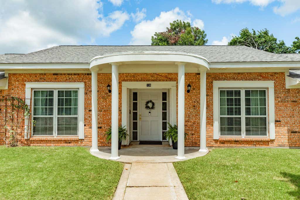 Photo of 136 Tamarisk Trail, Lake Jackson, TX 77566 (MLS # 74397715)