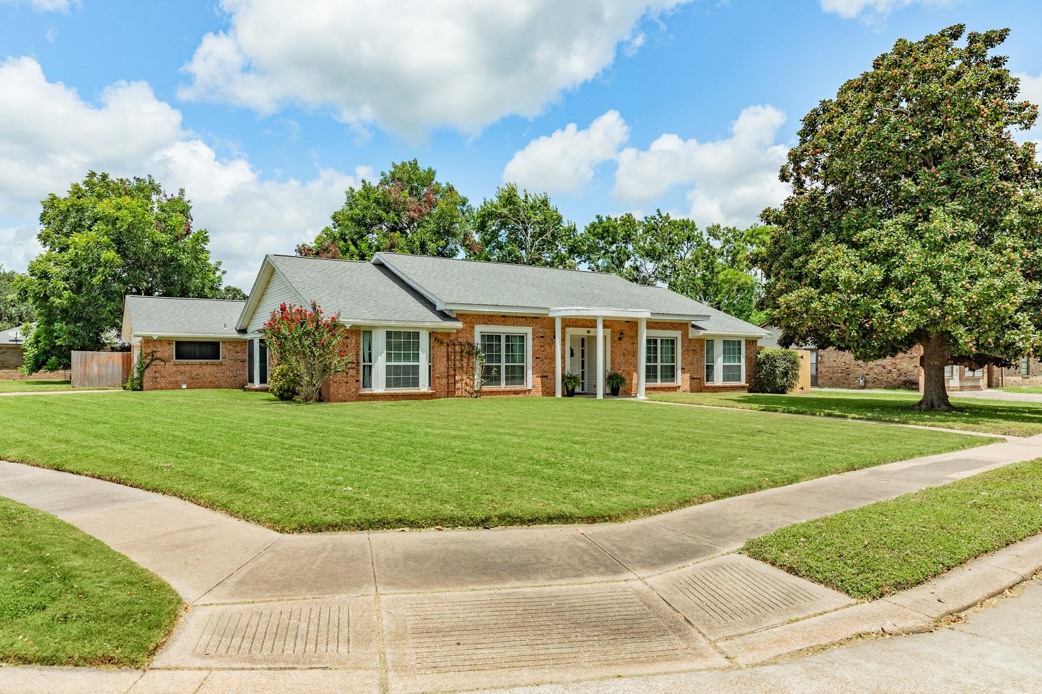 136 Tamarisk Trail