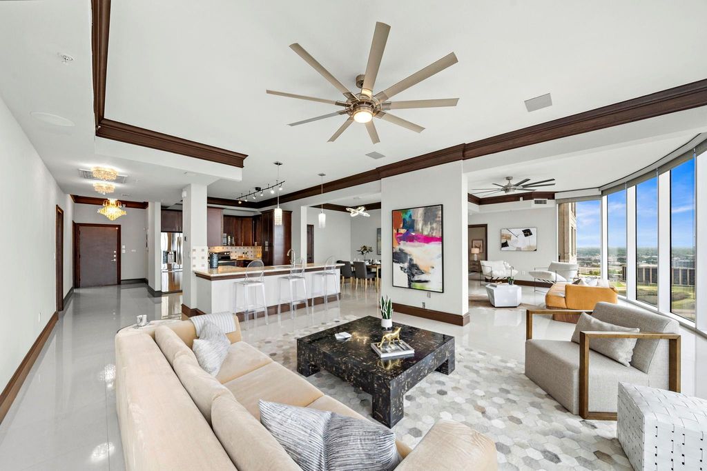 Photo of 3333 Allen Parkway #2006, Houston, TX 77019 (MLS # 64929163)