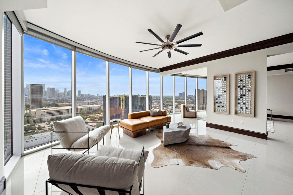 Photo of 3333 Allen Parkway #2006, Houston, TX 77019 (MLS # 64929163)