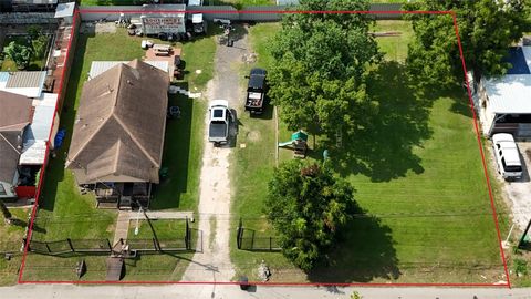 Photo of 7926 Mendez Street, Houston, TX 77029 (MLS # 5133571)