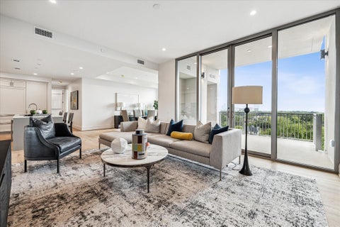 Photo of 5656 San Felipe Street #903, Houston, TX 77056 (MLS # 36190476)