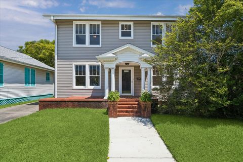 Photo of 3910 Avenue R 1/2, Galveston, TX 77550 (MLS # 50197640)