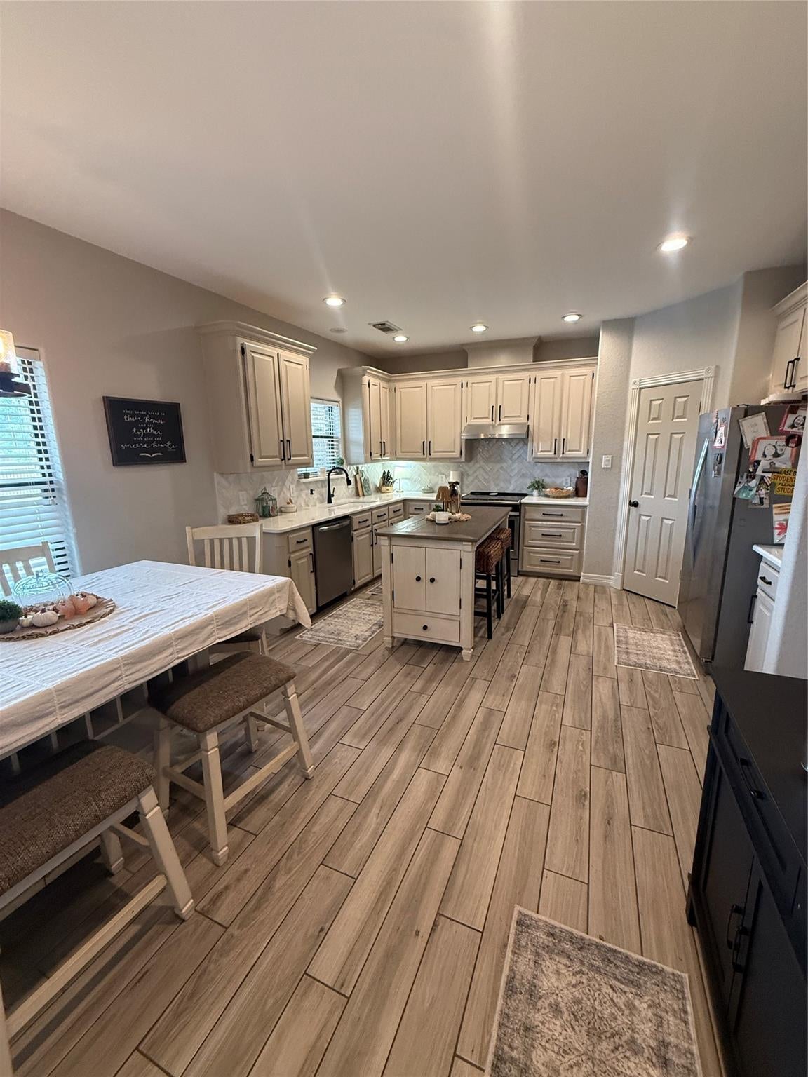 905 Enchanted Oaks Drive