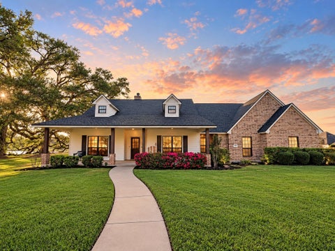 Photo of 905 Enchanted Oaks Drive, Angleton, TX 77515 (MLS # 4811915)