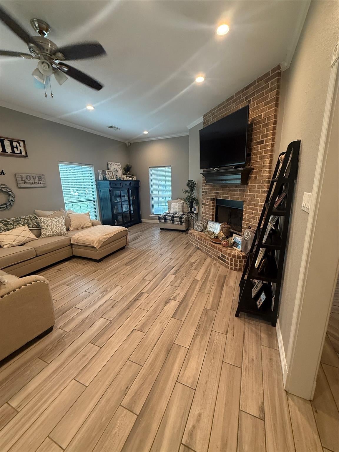 905 Enchanted Oaks Drive