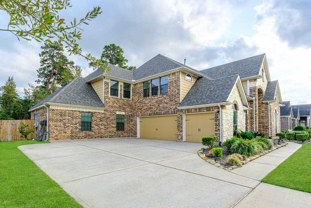 Photo of 22618 Pineleigh Ct Ct, Tomball, TX 77375 (MLS # 68785544)