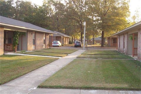 Photo of 303 E Avenue, Hooks, TX 75561 (MLS # 21641777)