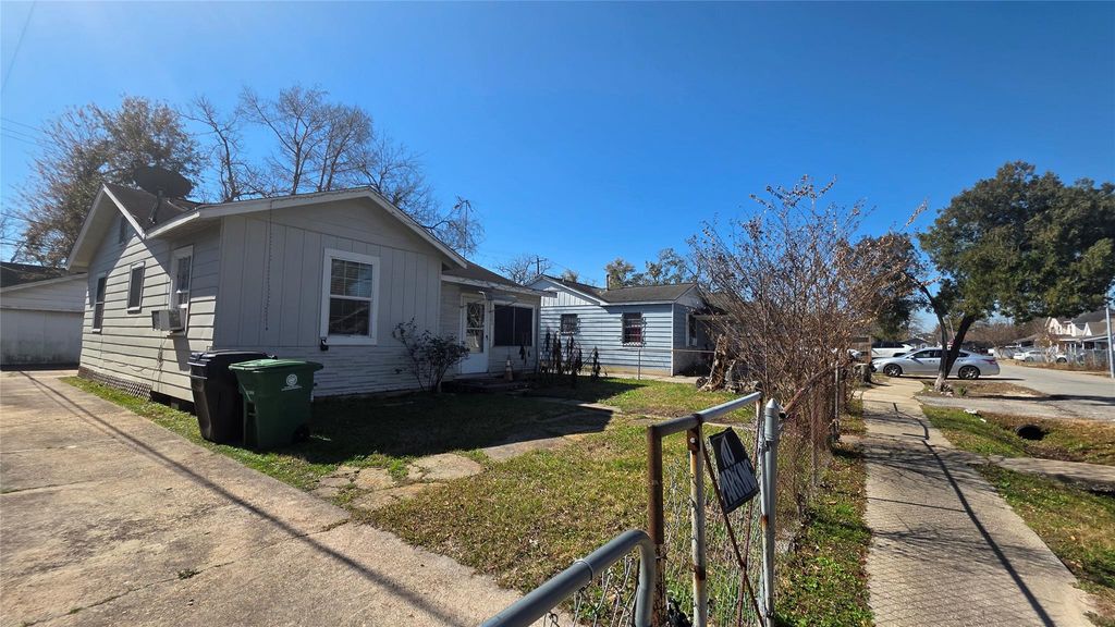 Photo of 7730 Junior Street, Houston, TX 77012 (MLS # 24440313)