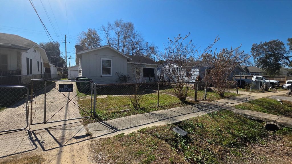 Photo of 7730 Junior Street, Houston, TX 77012 (MLS # 24440313)