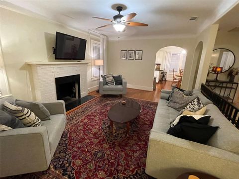 Photo of 1604 Castle Court Street, Houston, TX 77006 (MLS # 43488783)