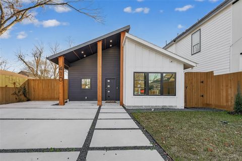 Homes For Sale - 410 E 33 Rd St St<br/> Houston, TX 77018