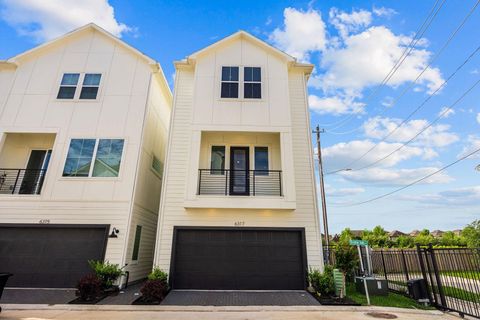 Photo of 6317 Brighton Oaks Lane, Houston, TX 77008 (MLS # 31830063)