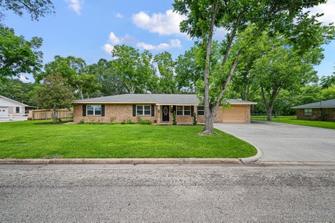 Photo of 411 E Norris Street, El Campo, TX 77437 (MLS # 77692189)