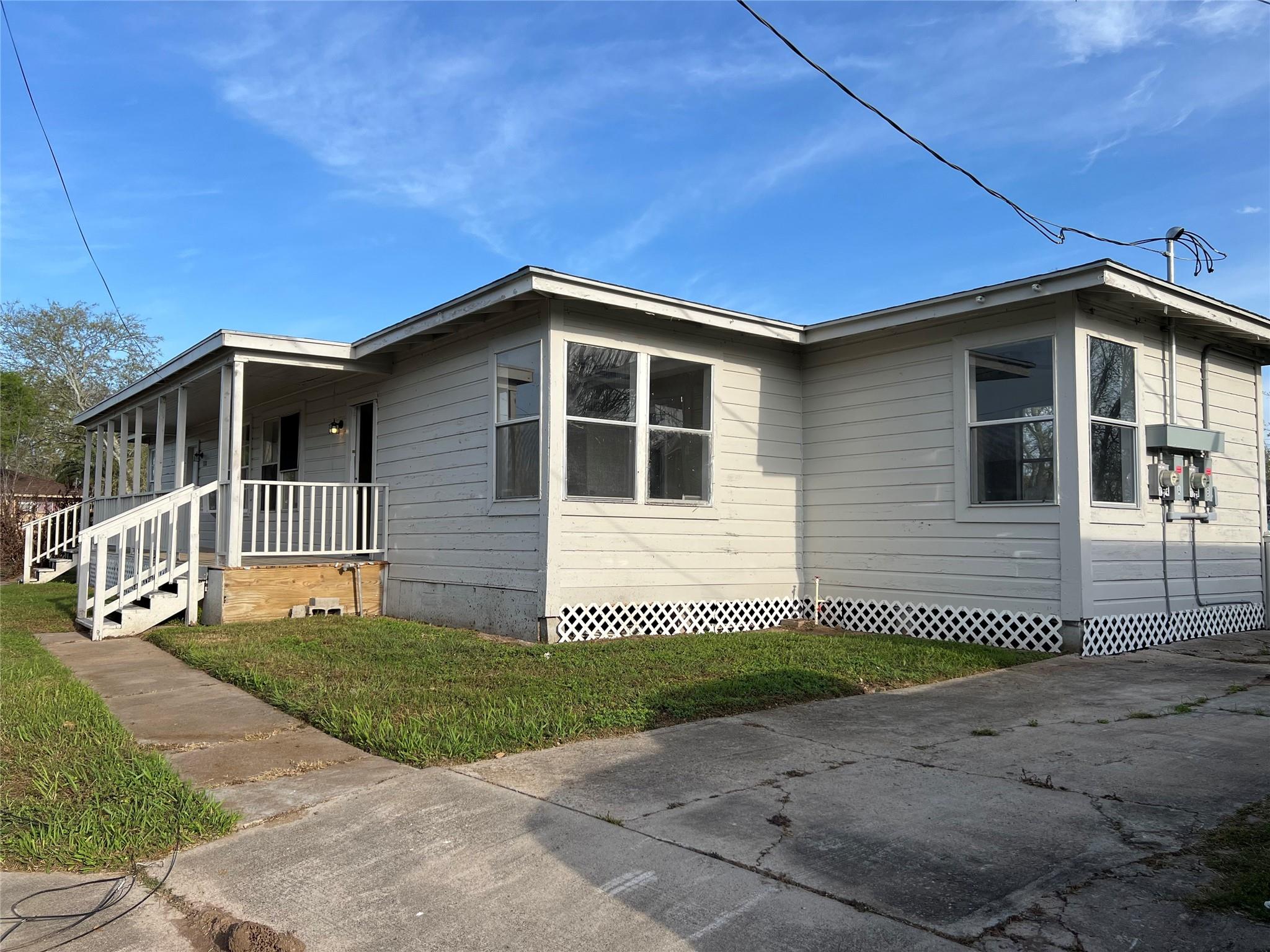 1324 W 10th Street