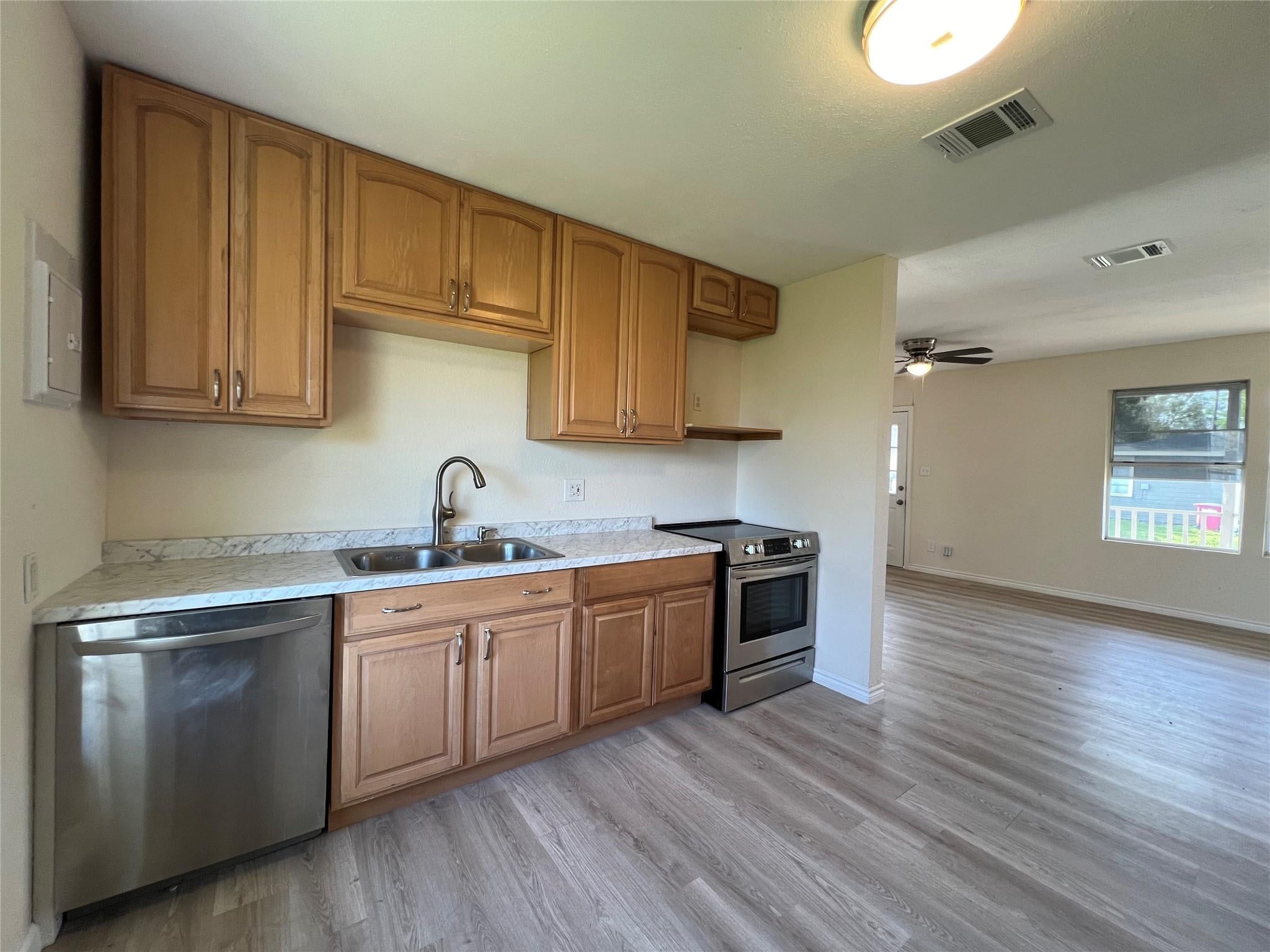 1324 W 10th Street