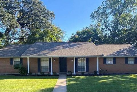 Photo of 102 Mulberry Street, Lake Jackson, TX 77566 (MLS # 21966201)