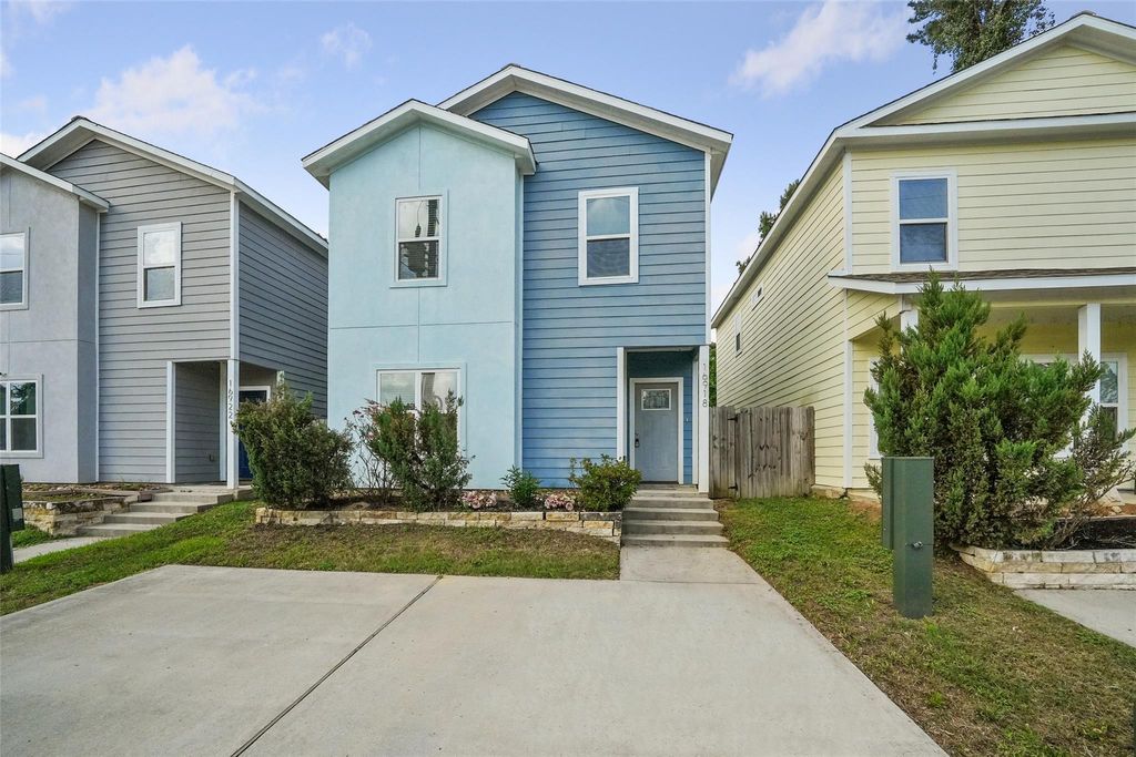 Photo of 16918 Glenheath, Montgomery, TX 77316 (MLS # 11281139)