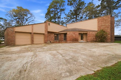 Photo of 74 Oak Grove Lane, Conroe, TX 77304 (MLS # 32006367)