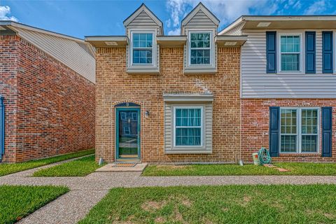 Photo of 1911 Sherwood Forest Street #9, Houston, TX 77043 (MLS # 90673621)