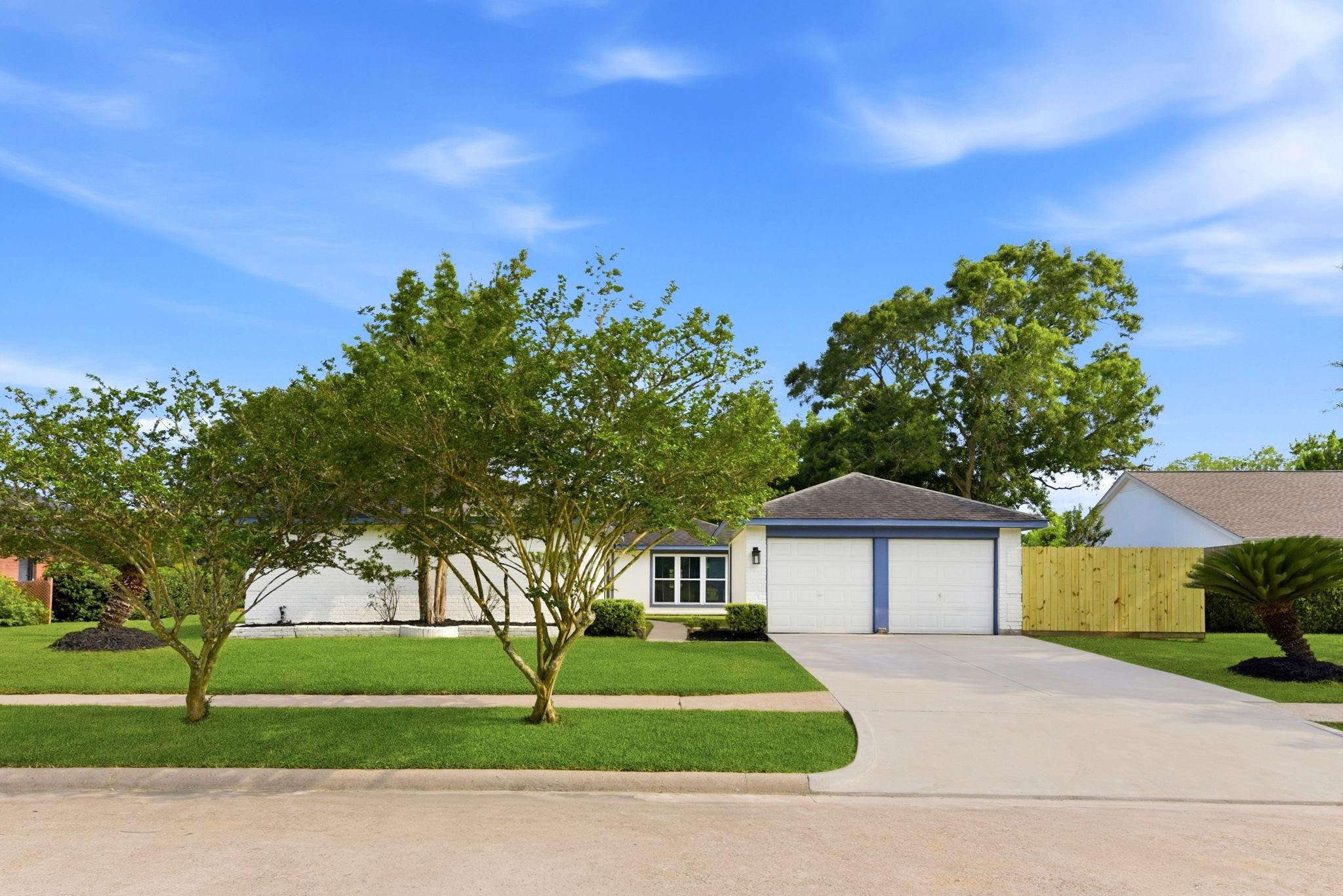 621 W Castle Harbour Drive