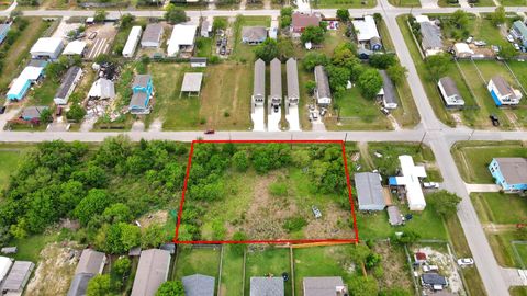 Photo of 433 13th St, San Leon, TX 77539 (MLS # 97446001)