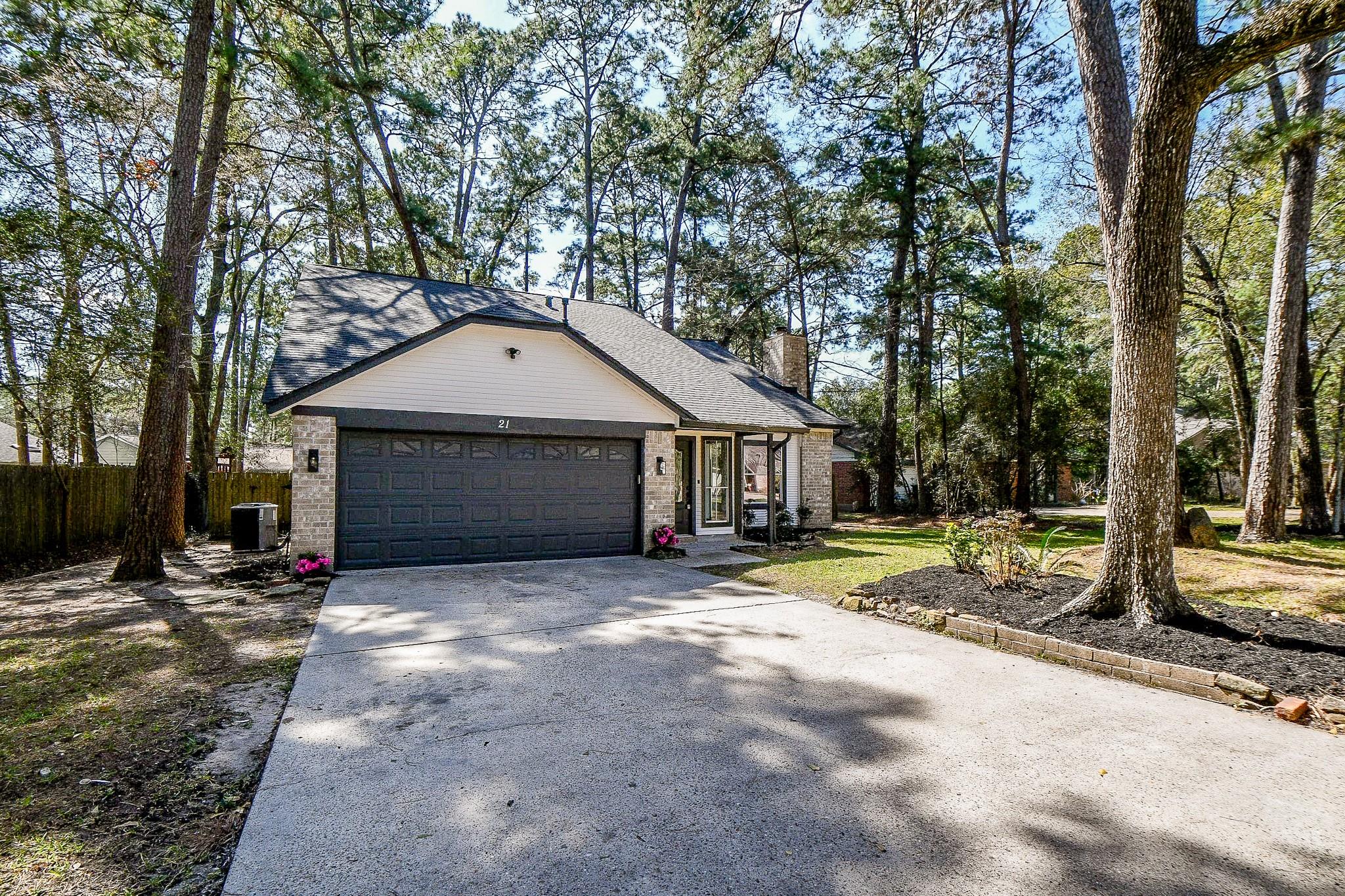 21 Edgewood Forest Ct
