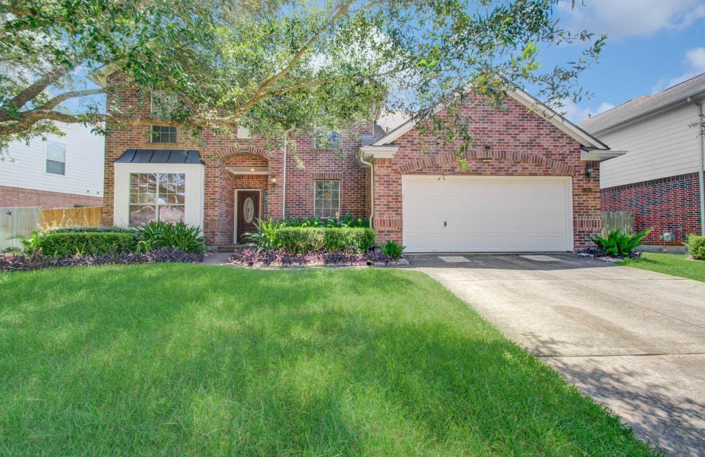 Photo of 13919 Charterhouse Way, Sugar Land, TX 77498 (MLS # 57112794)