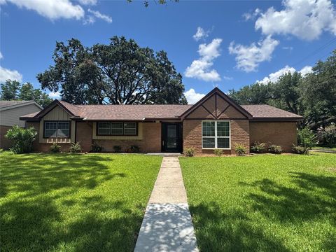 Photo of 5902 Arboles Drive, Houston, TX 77035 (MLS # 16728829)
