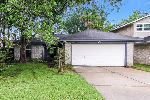 Photo of 3206 Teakwood Circle, Dickinson, TX 77539 (MLS # 64268428)